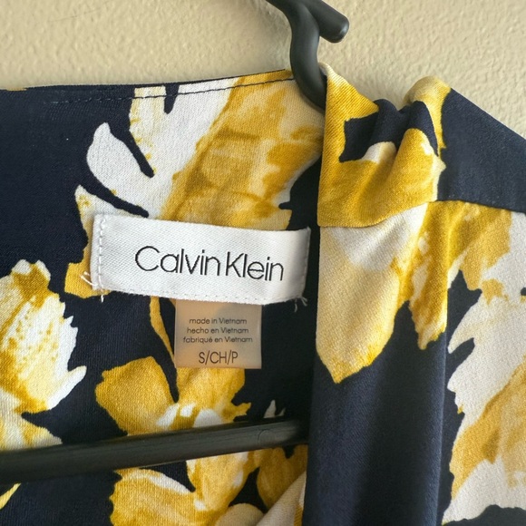 Calvin Klein Blue and Yellow Pleated Sleeveless Floral Blouse - Picture 8 of 9